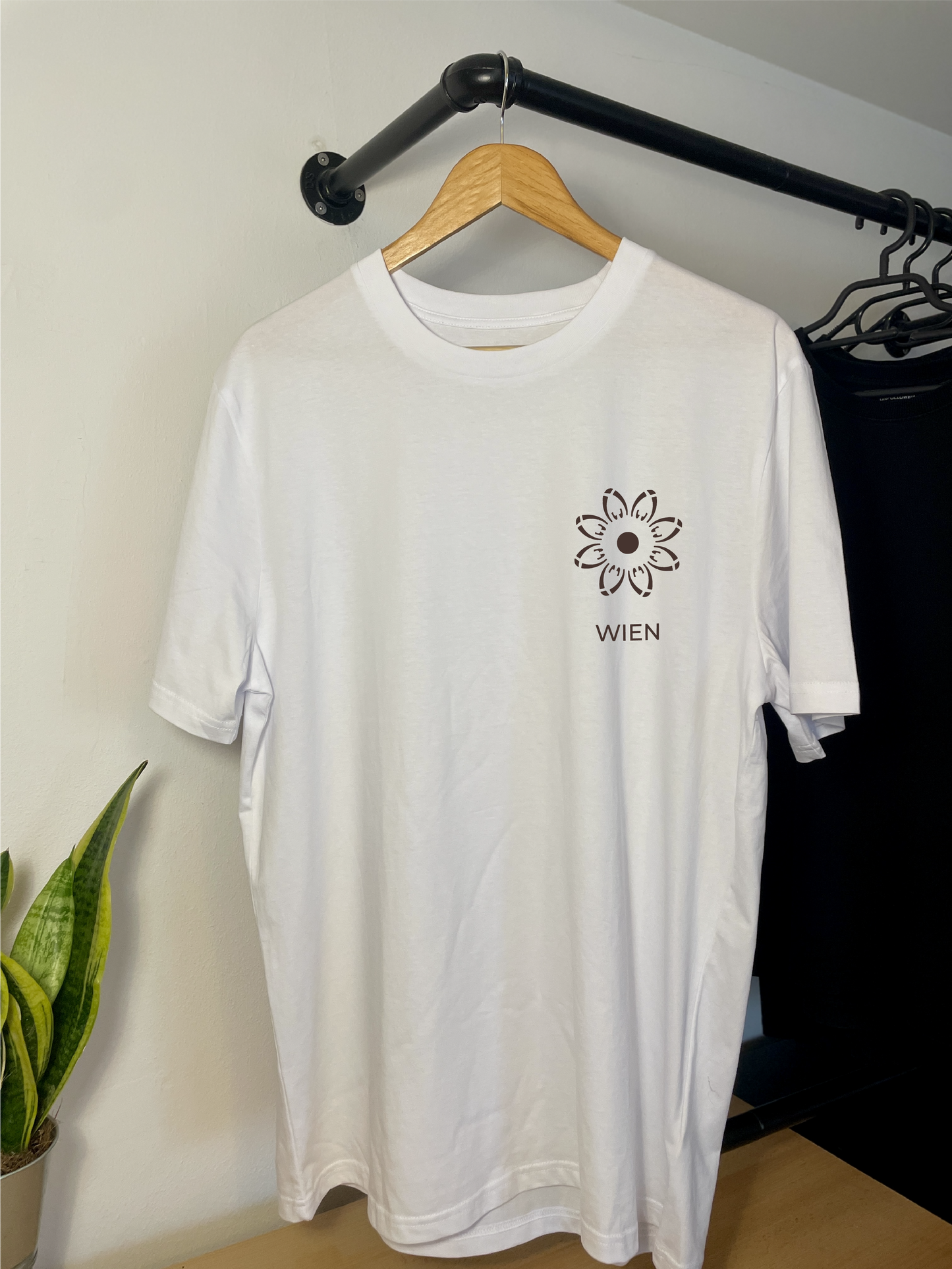 Print shirts
Printshirts
T shirts
Kanaldeckel
Gullydeckel
Design
Kanaldeckel print
Kanaldeckel design
Kanaldeckel printshirt
T shirt back print
Back print
Discover
Tscover
Aufdruck
Stadt merch
Stadt
Tscover by create.studio
Tscover by create.
Wien Vienna
Österreich Austria
weiß white Blanca Staatsoper
