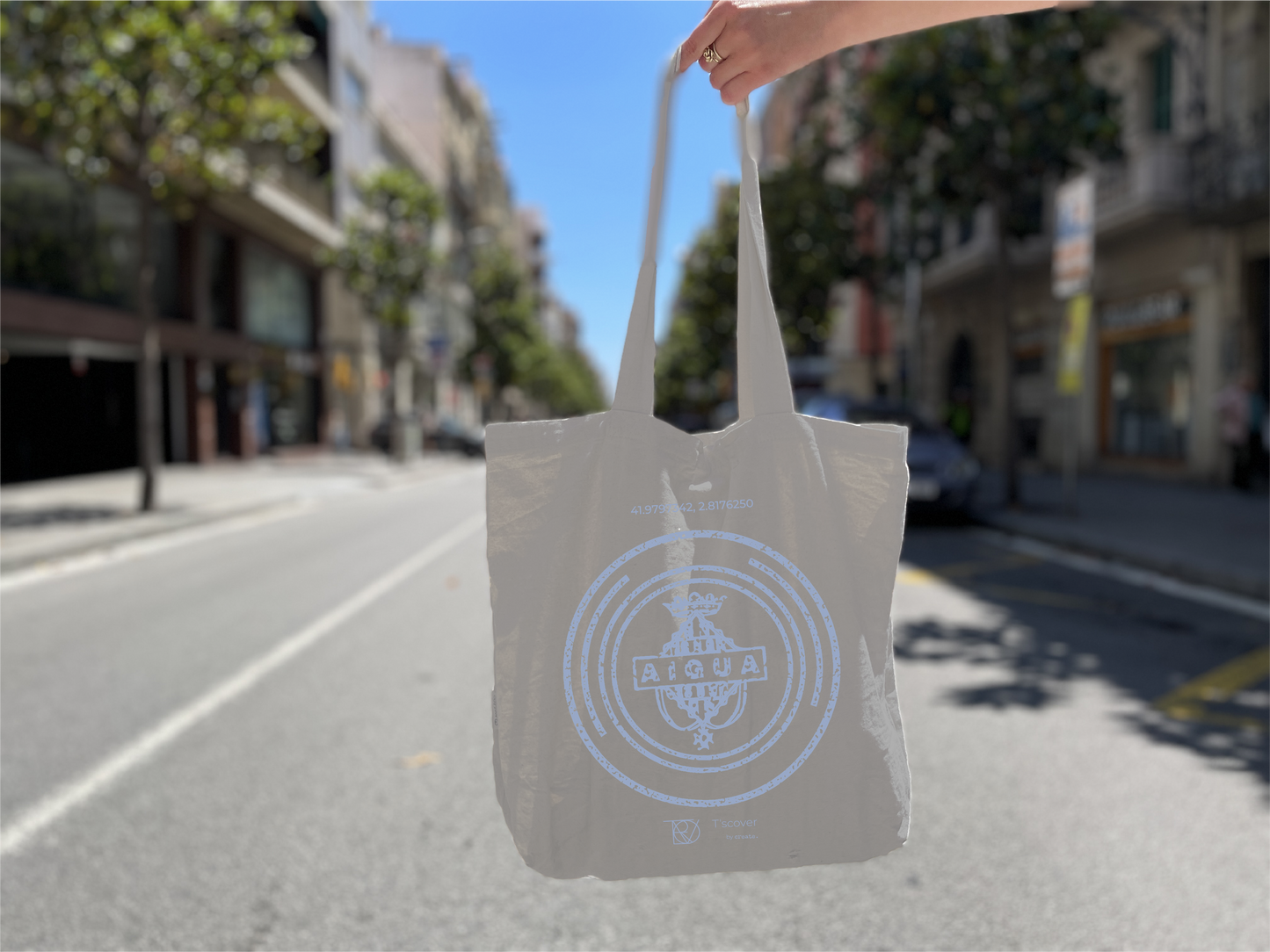Girona Shopping Bag Print shirts
Kanaldeckel
Gullydeckel
Design 
Kanaldeckel print
Kanaldeckel design
Discover 
Tscover 
Aufdruck
Stadt merch
Stadt
Tscover by create.studio
Tscover by create.
Manhole cover
 estempada
catalunya Katalonien girona incendis aigua fire water wasser feuer 